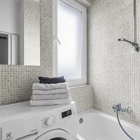 Tamka - Location, Park And Metro Nearby - By Rentujemy Warschau